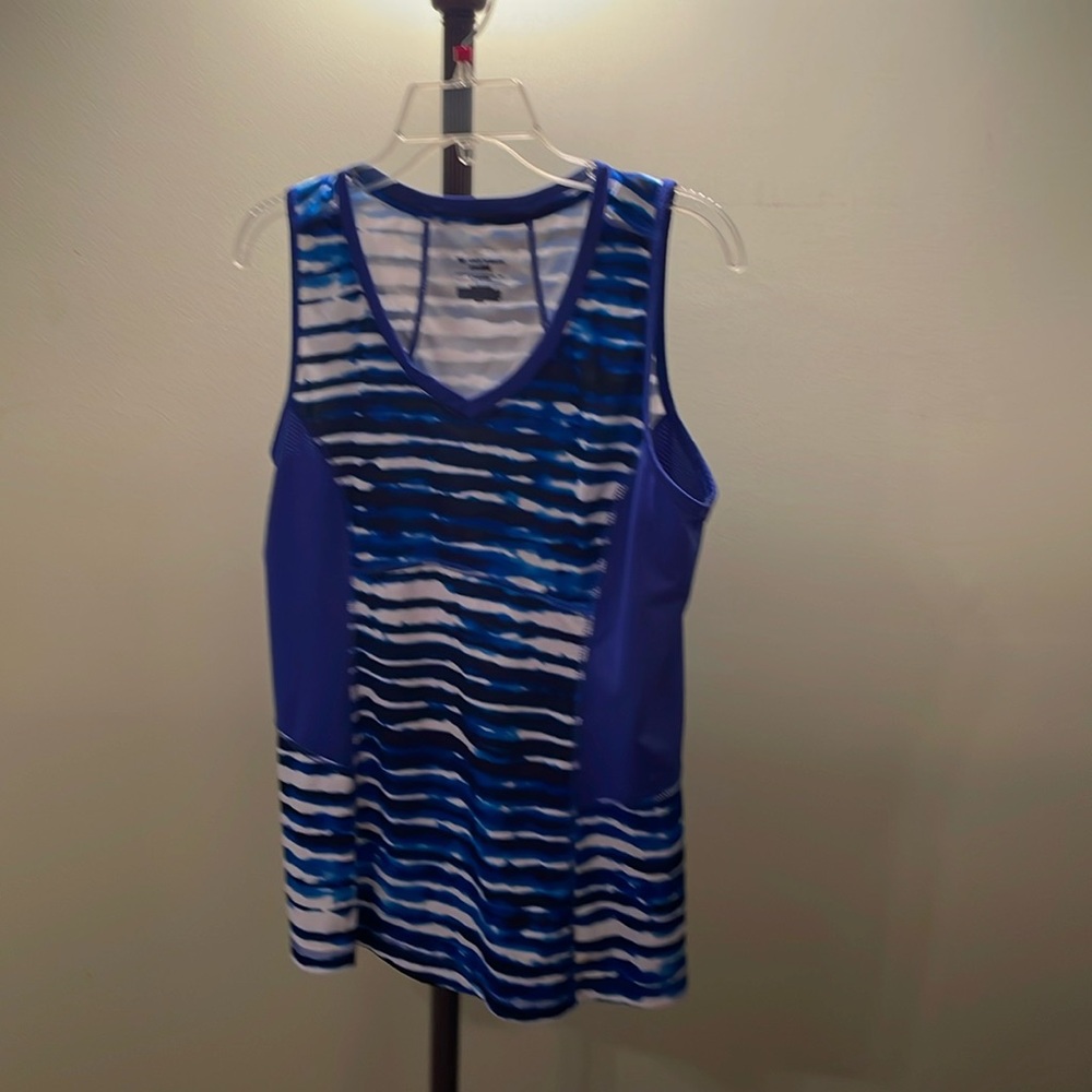 Brand new woman exercise top in size large